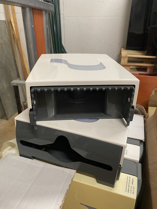 Лампи/Кутия/диспенсър за тоалетна хартия, сапун и салфетки