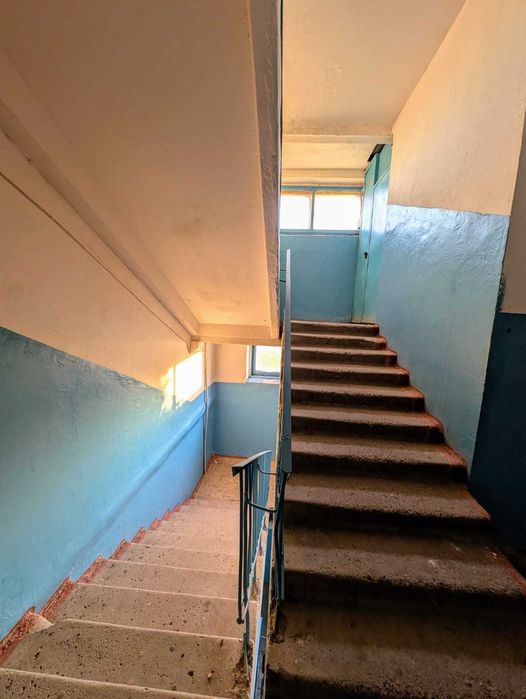 продается 2 комн кв р-н Строитель