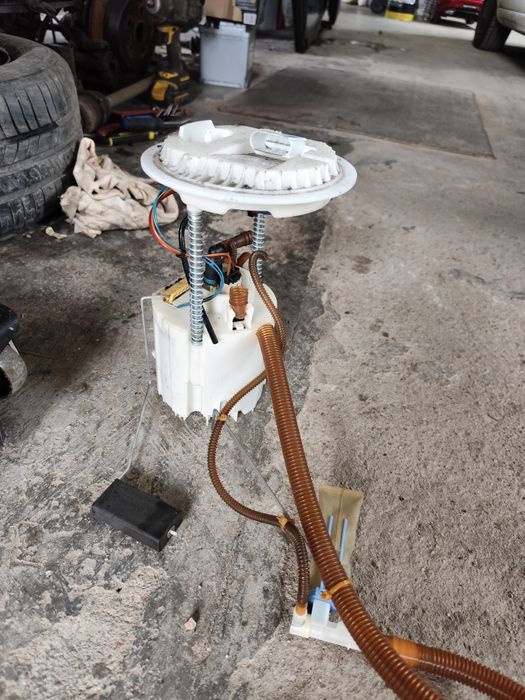 Бензинова помпа Mercedes R350 W251/ML W164