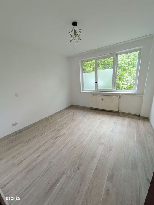 Apartament de închiriat 250 euro /luna