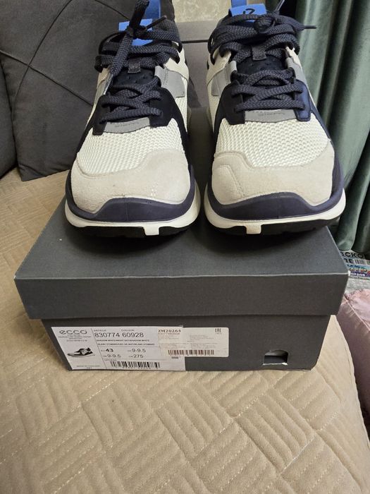 Кроссовки фирмы Ecco. Размеры 43,