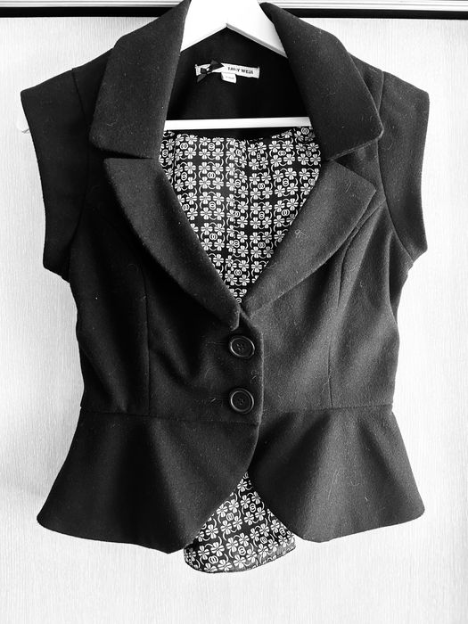 Елегантен изчистен елек