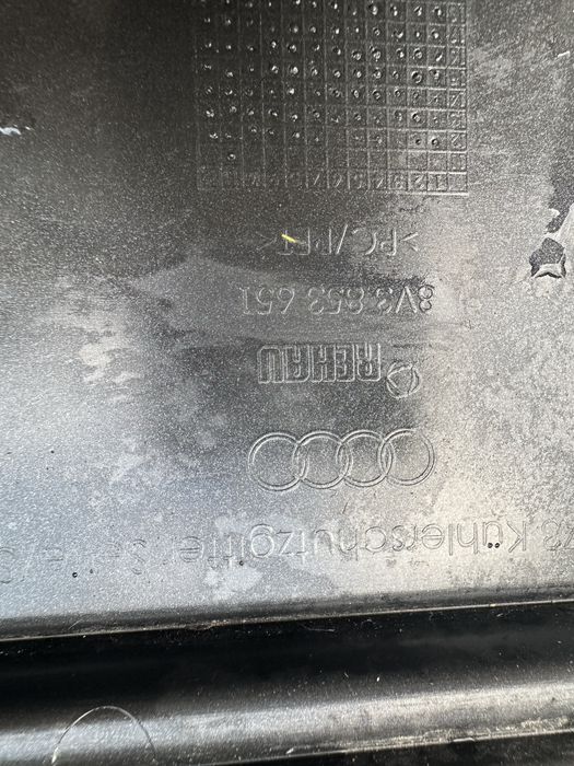Audi A3 2013 ОЕ предна решетка