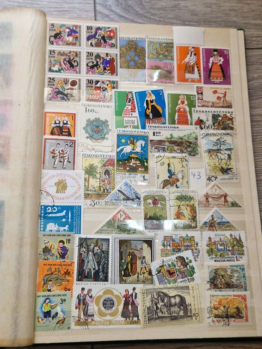 Класьор с пощенски марки