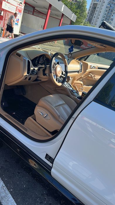 Porsche Cayenne GTS 2012 Panoramic