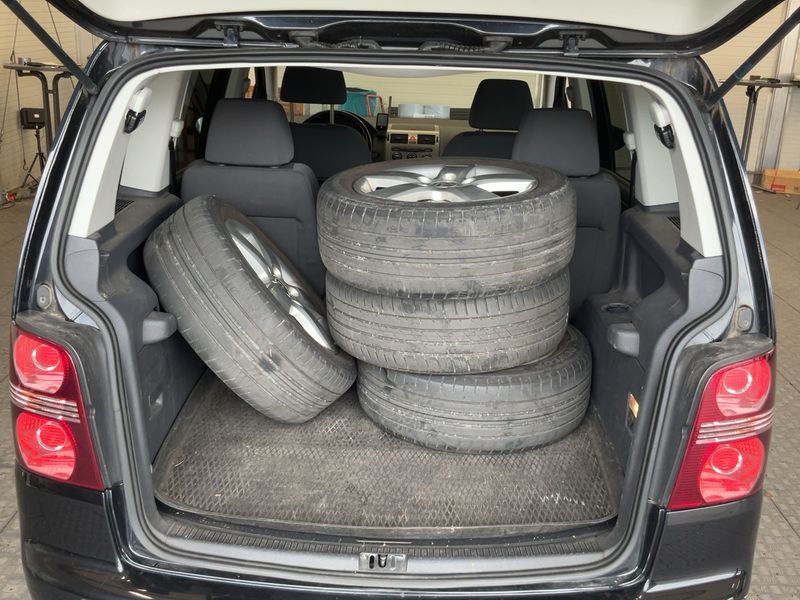 Volkswagen Touran 2.0 TDI Highline 2010
