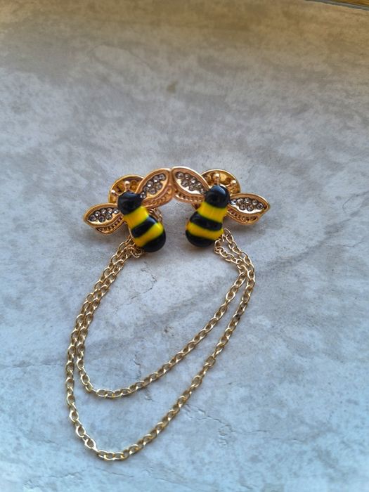 Флорални брошки, брошки с камъни