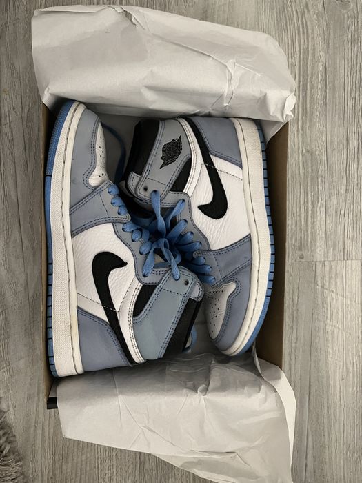 Air Jordan 1 University Blue