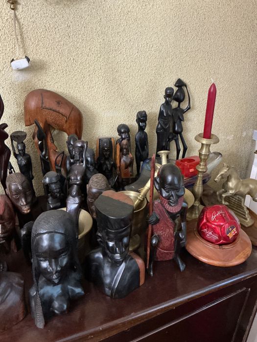 Statuete  și măști africane