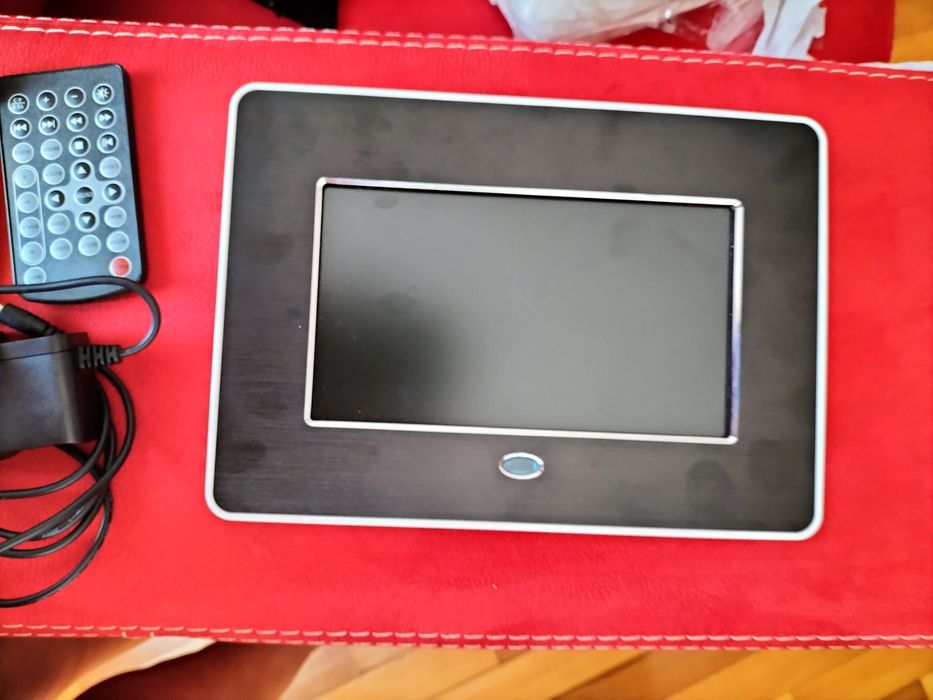 Ramă foto digitală nouă