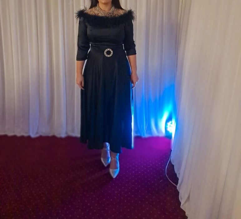Rochie eleganta midi cu puf si colier