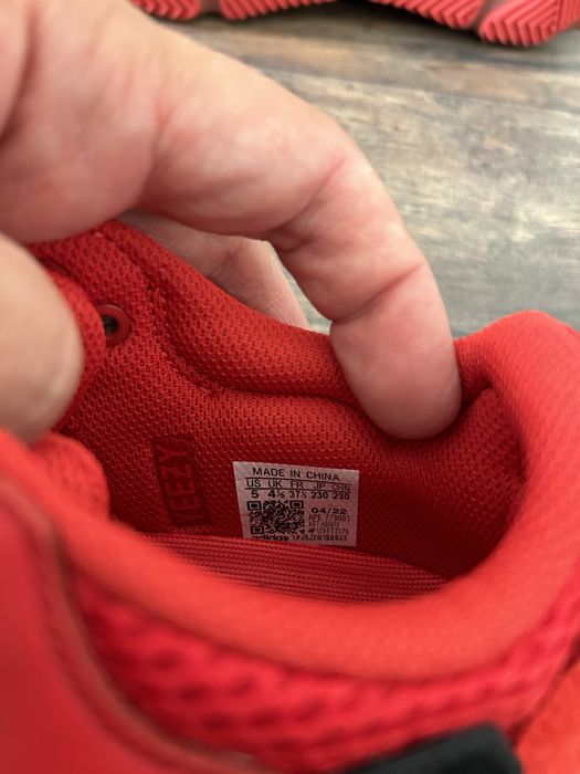 Adidas Yeezy 700 Boost HI-RES RED  37 1/3