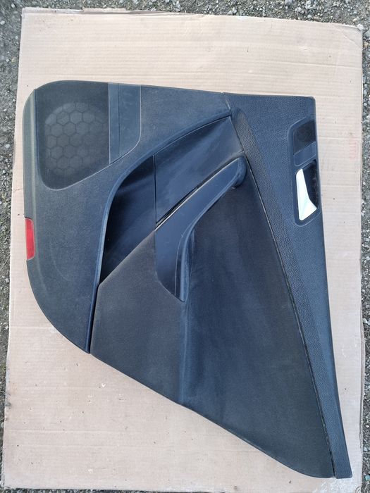 Vând fețe de uși spate passat b6 combi.