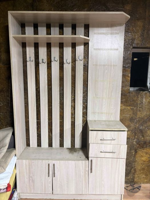 Продам вешалку для одежды с обувницей