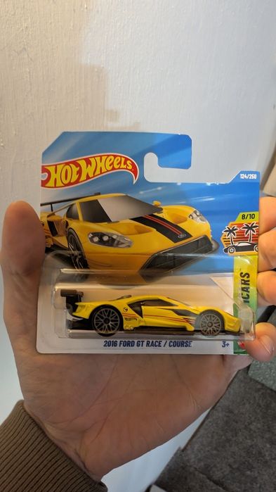 Hot Wheels treasure hunt-2016 Ford GT race/course