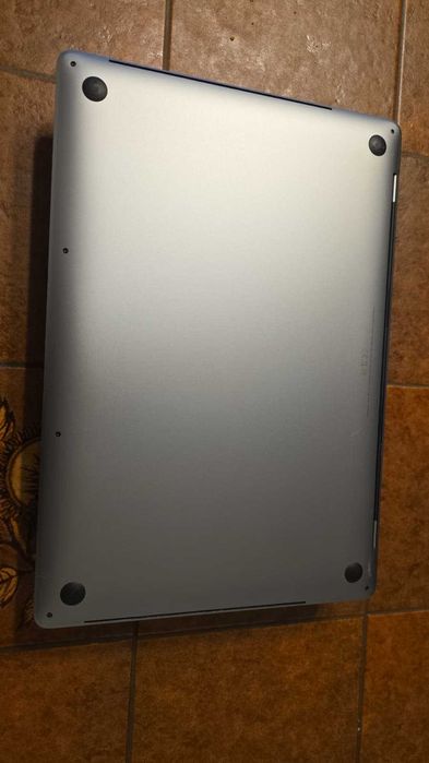 Macbook Pro 16", 2021, i7 9750H, 16GB RAM, 512GB SSD, Radeon 4GB