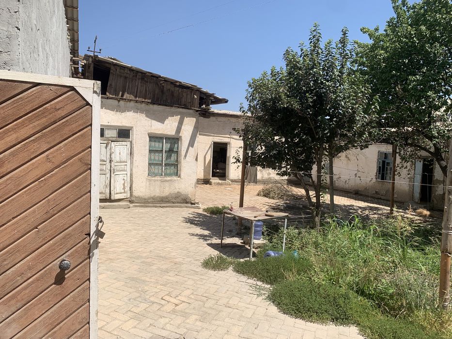 Eski shaxar dexqon bozori oldidan hovli sotiladi