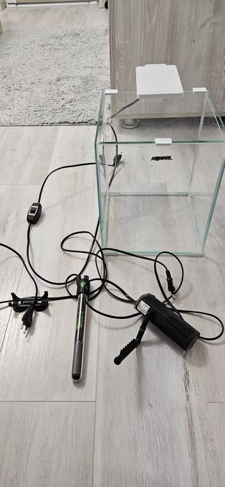 Vând acvariu AQUAEL 20 litri.