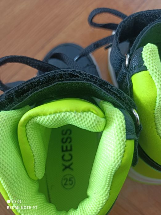 Чисто нови  кецове 20 лв.