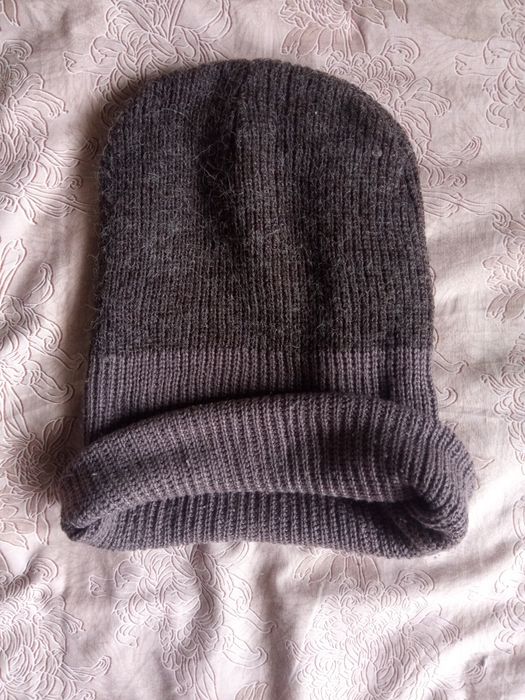 Зимна двулицева шапка