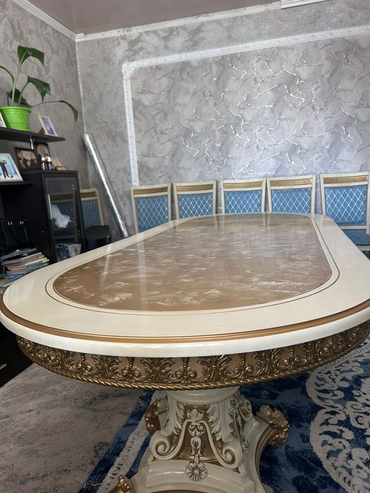 Гостиный стол со стульями