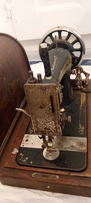 Ретро ръчна шевна машина Singer