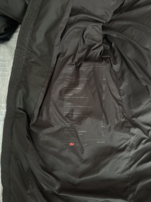 Geaca Rains unisex ,impermeabila ,aproape noua