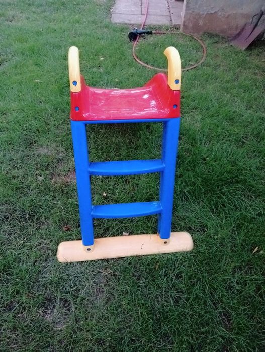 Antemergator lemn cu activități și tobogan