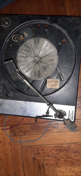 Проигрыватель винилаUnitra запчасть