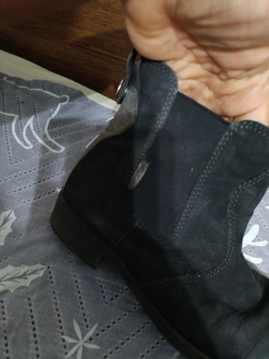 Продам обувь на девочку 34-35 размер