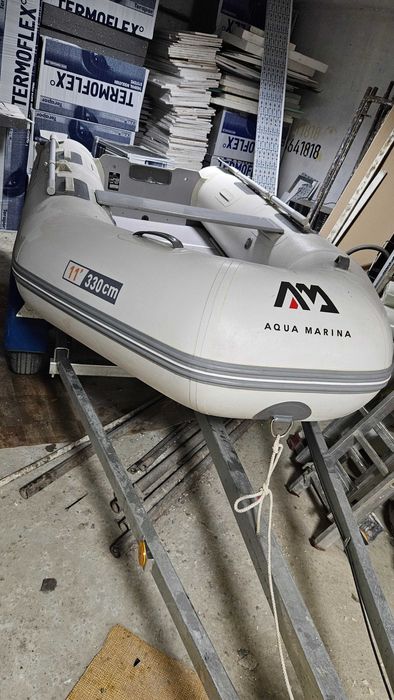 надуваема лодка Аква Марина 3.30 ,с надуваем кил