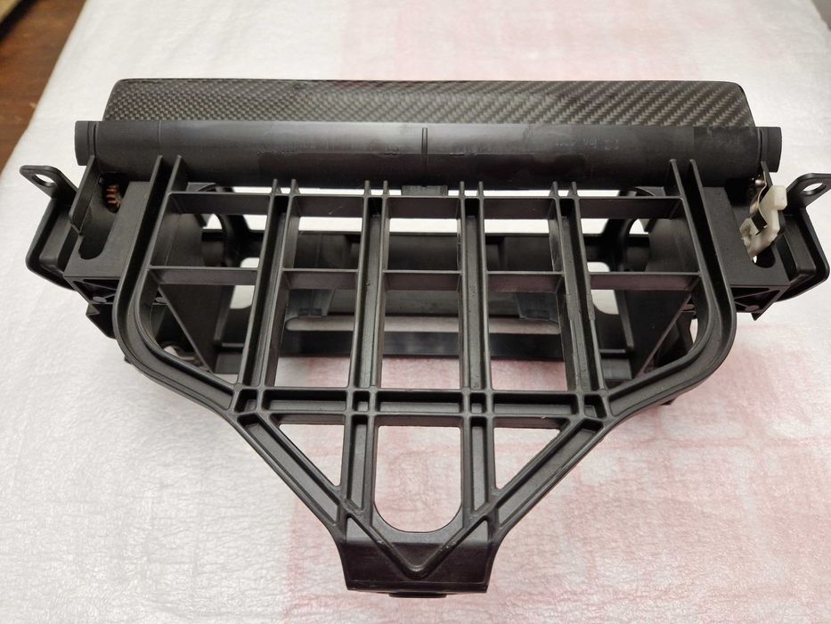 Продавам рамка с карбонова лайсна/капаче за радио на БМВ е39