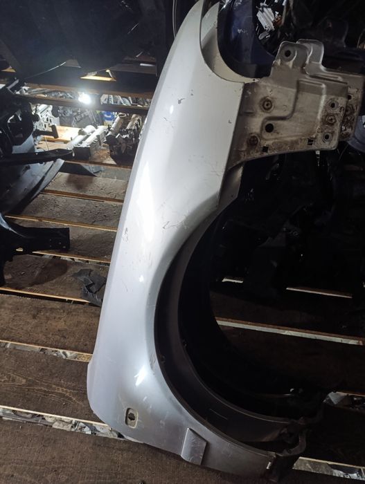 Крыло переднее правое на Ауди А4В5 рестайлинг