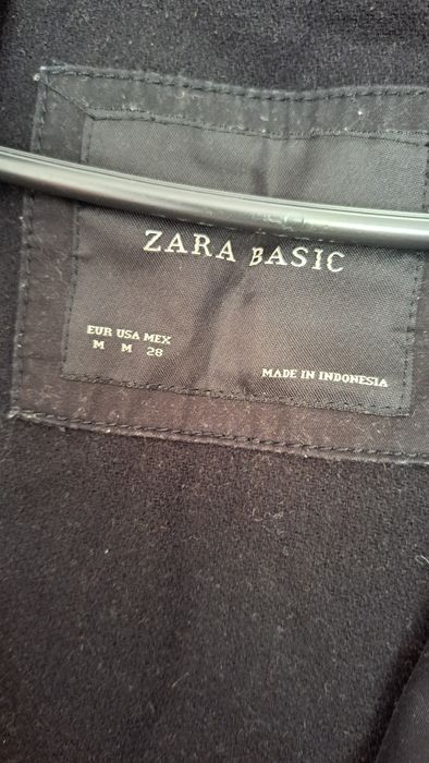 Плащ женский  ZARA  раэмер М