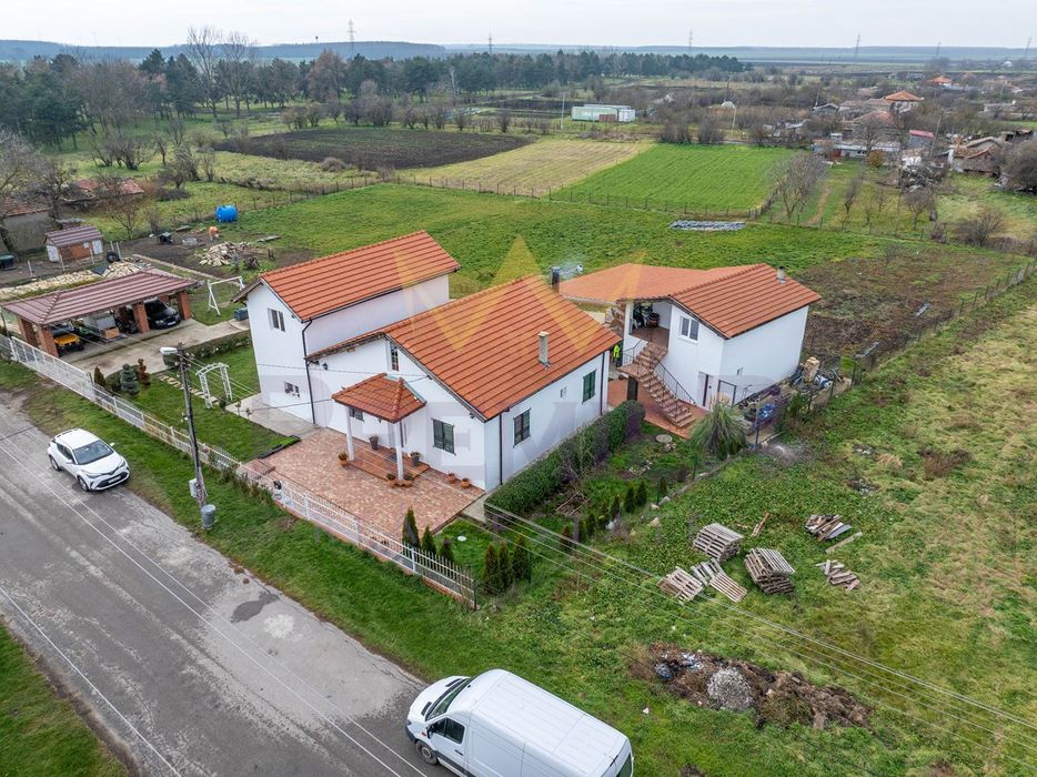 Къща в Добрич, област-с.Сенокос площ 320 цена 450000