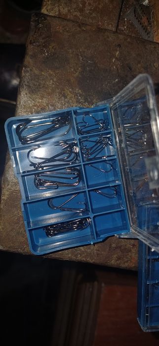 Крючки наборами 3 коробочки осталось