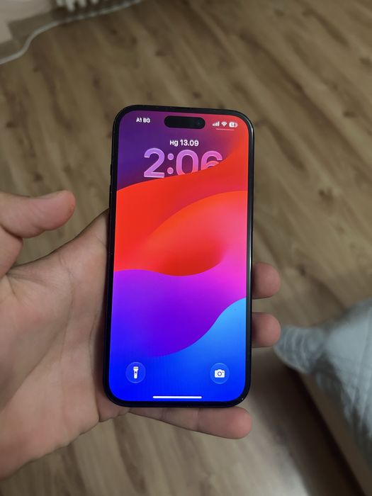 Продавам iphone 15