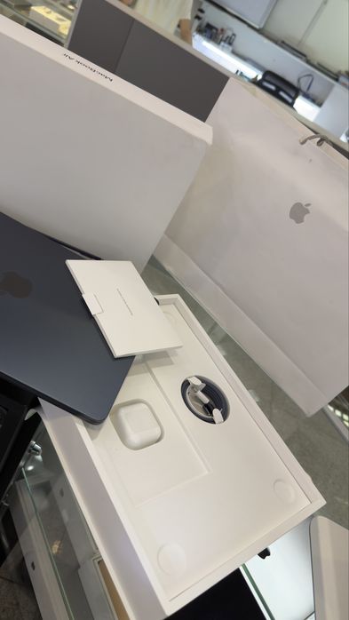 MacBook Air 13.6 M5 16/512GB Mid