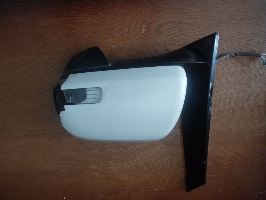 Зеркало от Тойота эстими