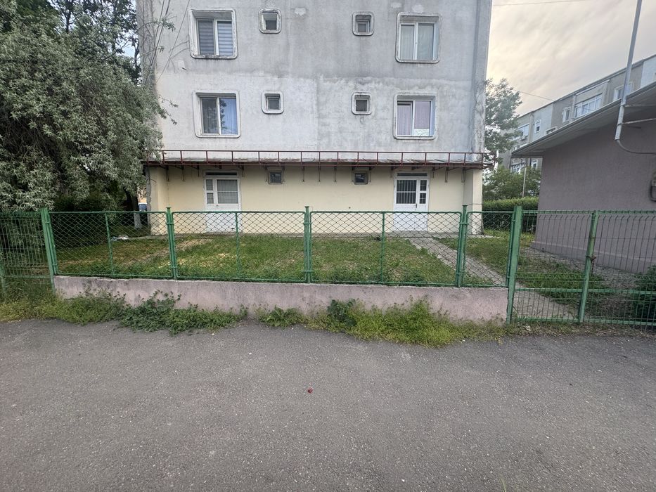 Inchiriez spatiu comercial - central