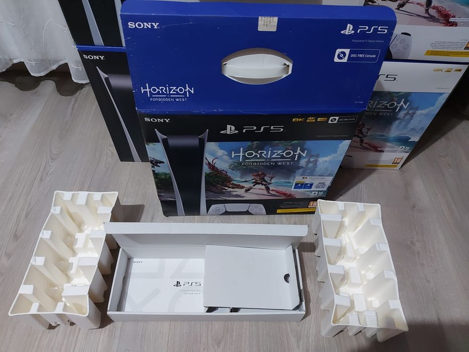 Cutii complete pentru PlayStation 5 Disc, Digital și Slim Disc.