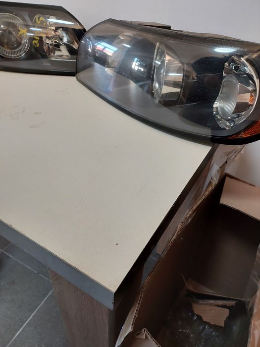 Far Stanga Dreapta Volvo S40 V50 negru si pe gri European