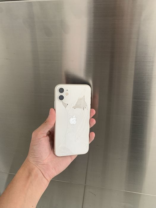 Продам срочно iPhone 11 64GB