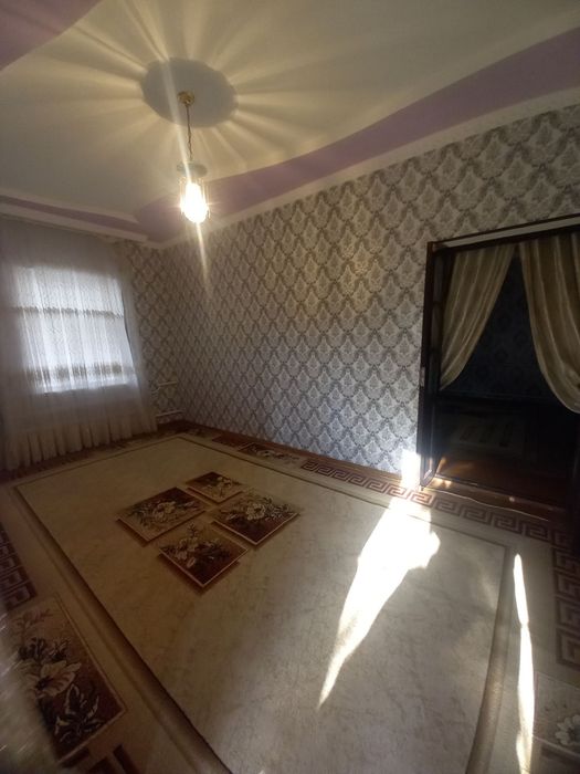 Продается участок в Азадбаше 5 соток 4 ком не долеко от газ заправке