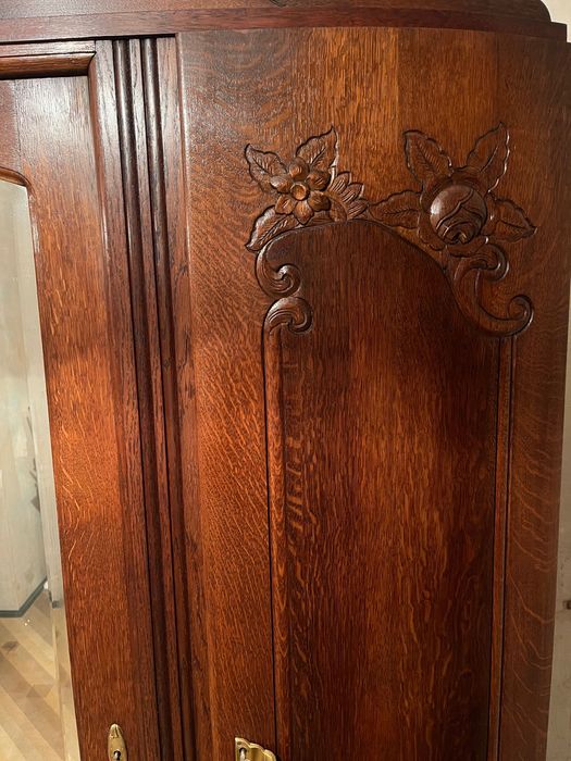 Масивен дъбов гардероб