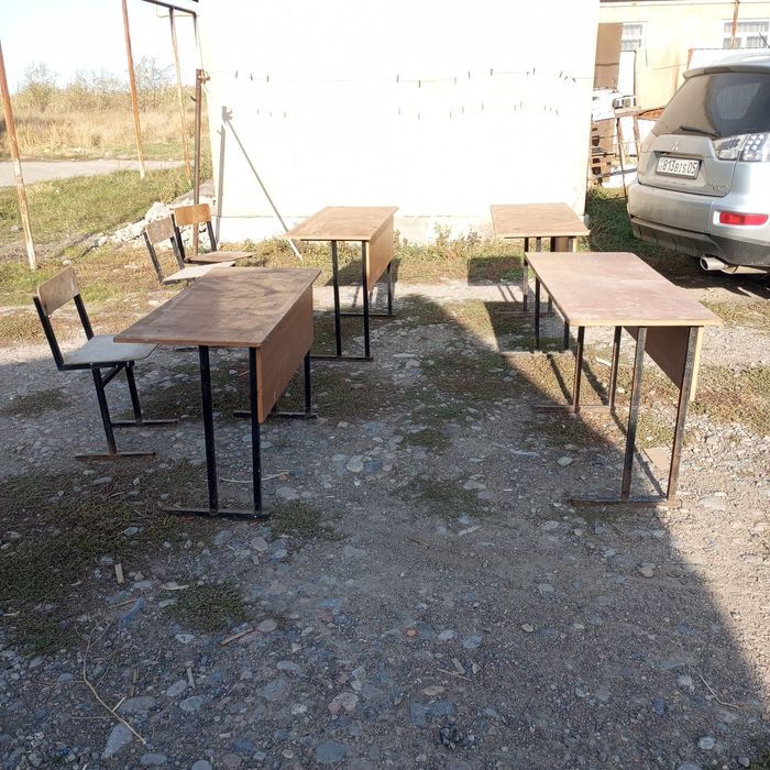 Парты школьные  в хорошем состояние