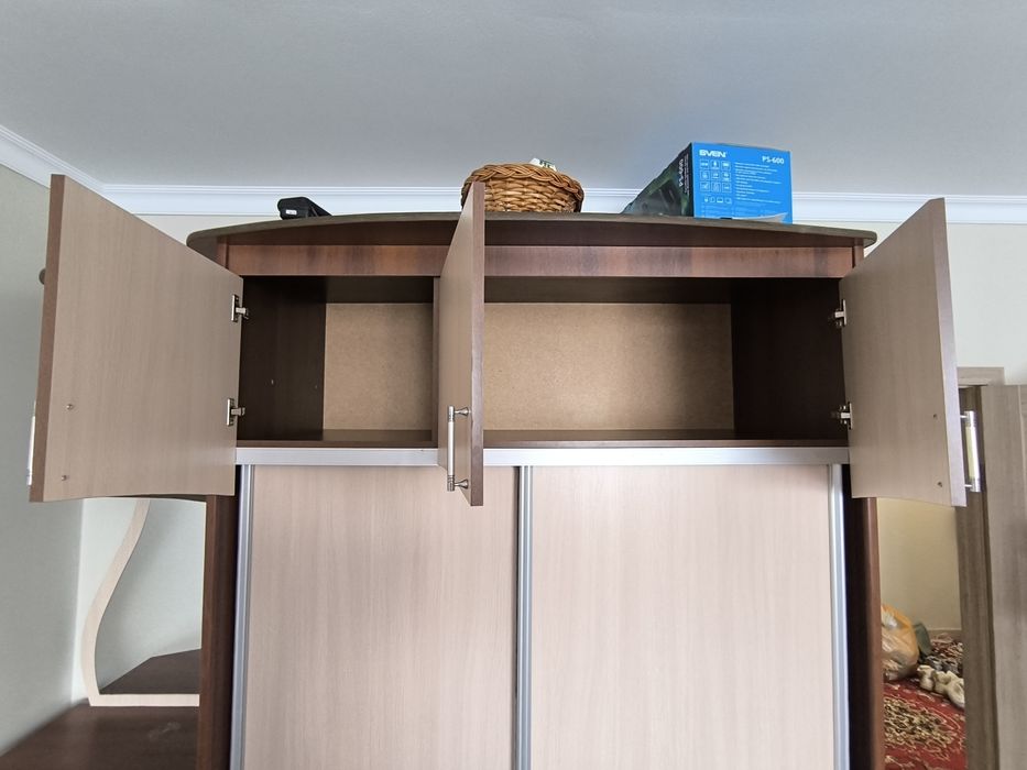 Продам Шкаф спальный