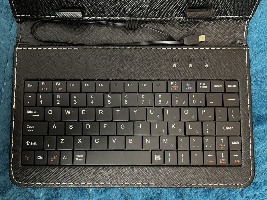 Луксозен калъф DIVA с вградена USB клавиатура за таблет 7"/7.9"