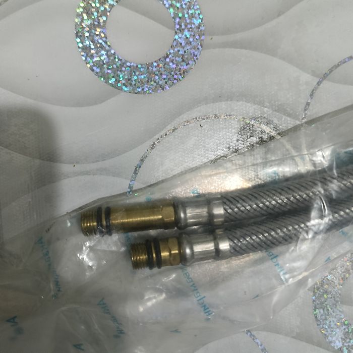 Шланги для смесителя.