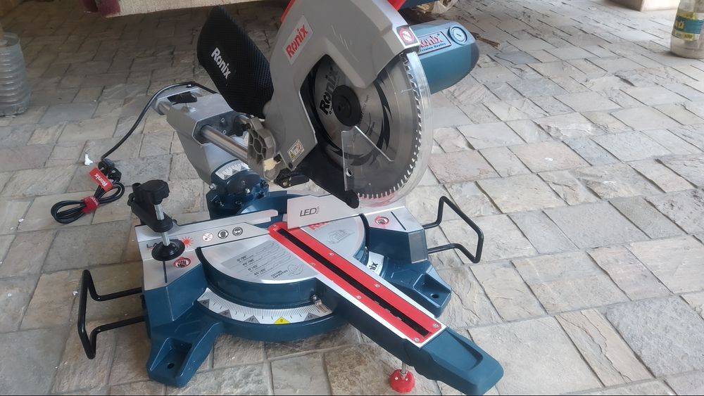 Продается торцовочная пила RONIX